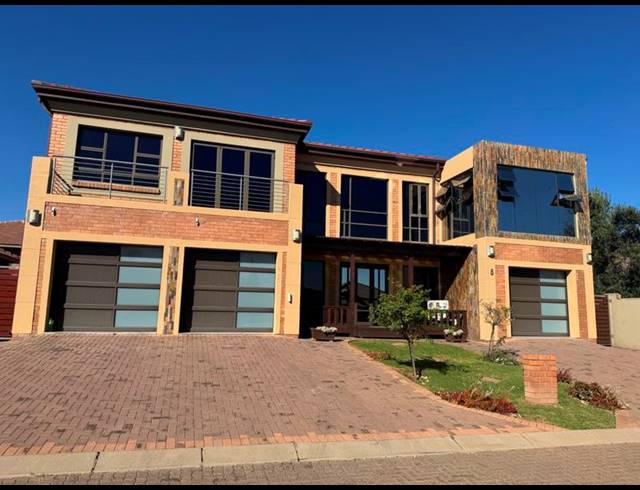 4 BEDROOM HOUSE FOR SALE IN CLUBVILLE